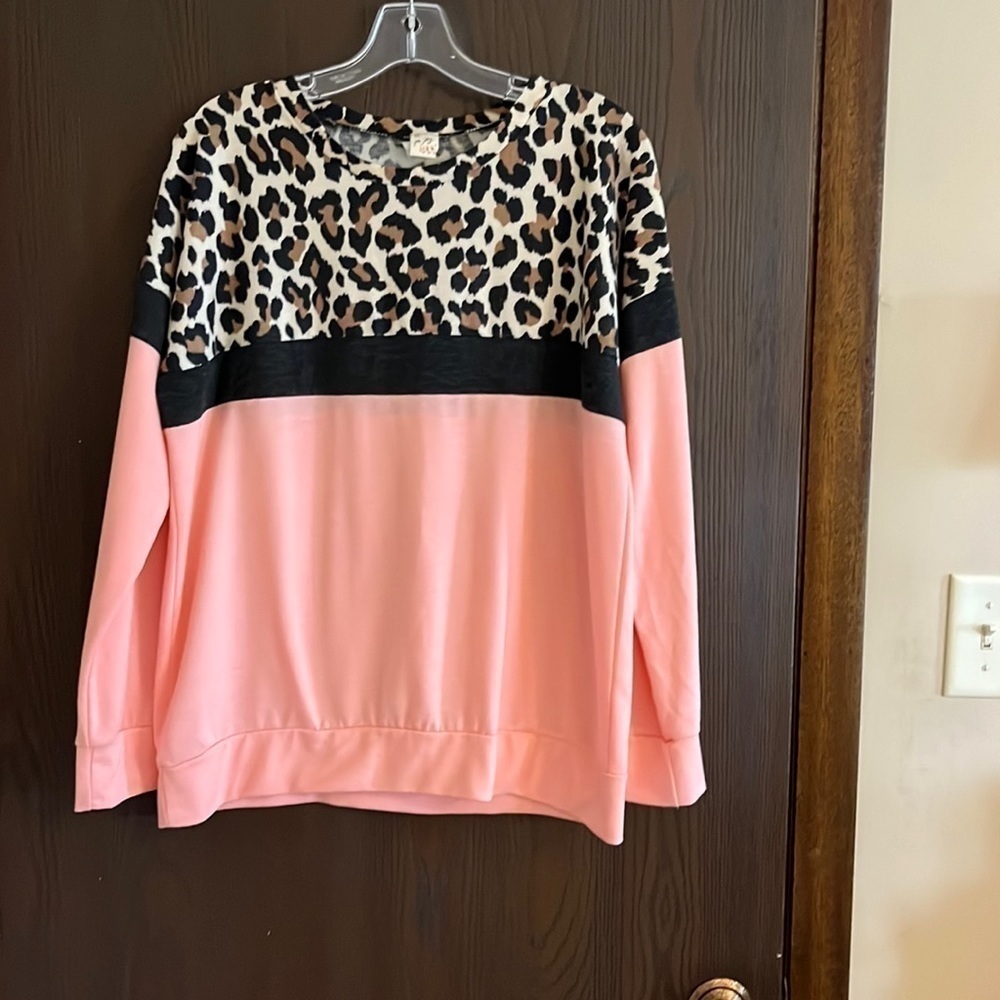 7th Ray long sleeved pink and animal patterned, lightweight sweatshirt. Size L